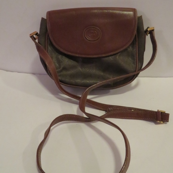 gucci bag with writing